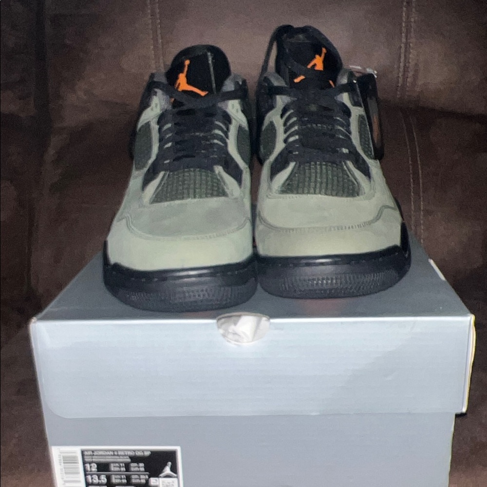 Jordan 4s undefeated dead stock NWT size 12m Sneakers in Green and Black